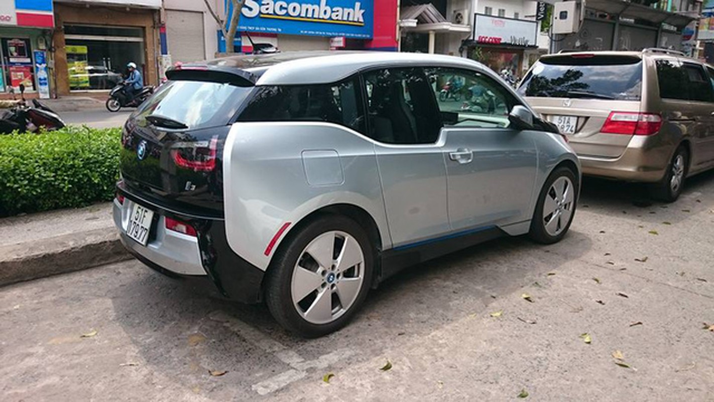 BMW i3 chay dien gia 2,5 ty lan banh tai Sai Gon-Hinh-4